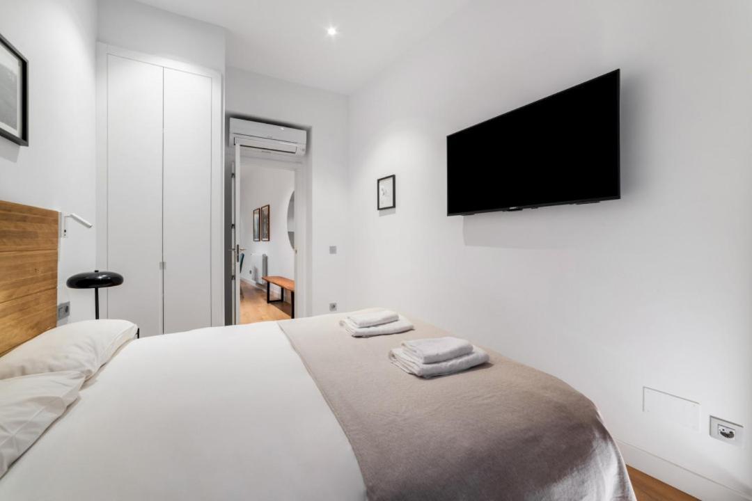 2 Bedrooms 1 Bathroom Furnished - Centro - Equipped & Stylish - Minty Stay Мадрид Экстерьер фото
