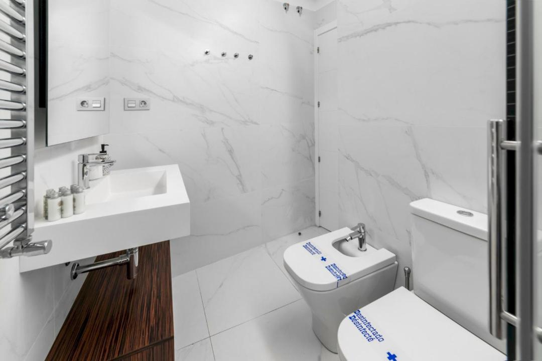 2 Bedrooms 1 Bathroom Furnished - Centro - Equipped & Stylish - Minty Stay Мадрид Экстерьер фото